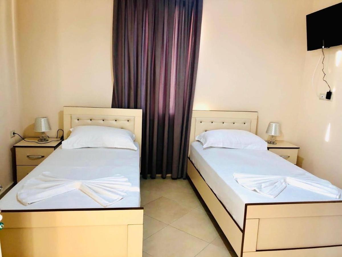 R Hotel Corovode ภายนอก รูปภาพ