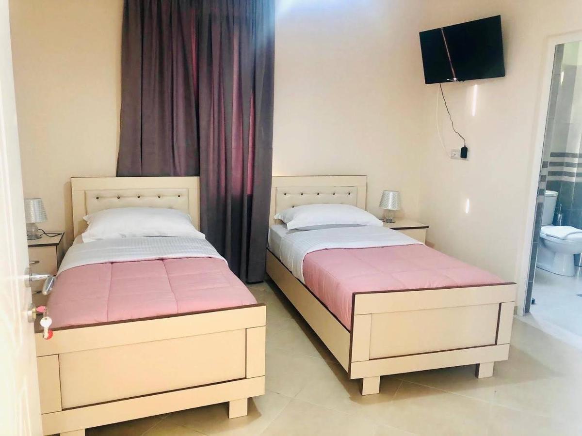 R Hotel Corovode ภายนอก รูปภาพ
