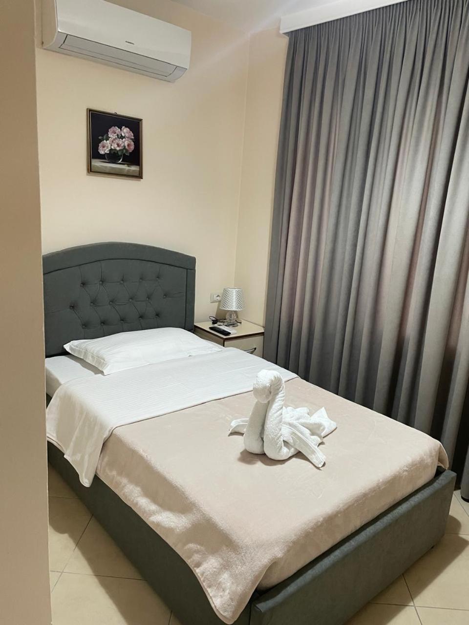 R Hotel Corovode ภายนอก รูปภาพ
